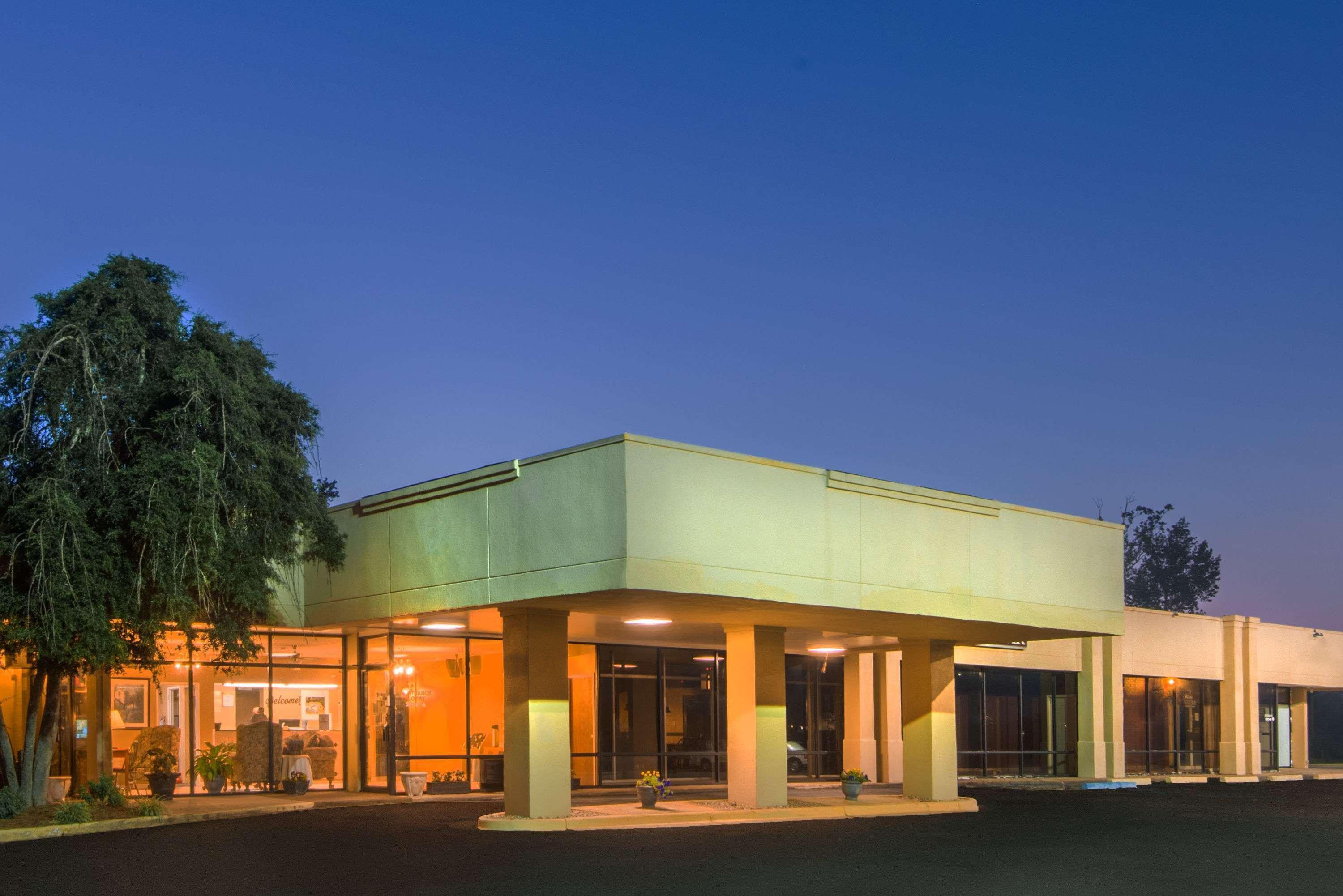 Days Inn By Wyndham Clanton Al Экстерьер фото